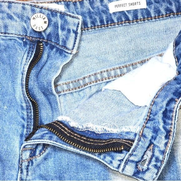 William Rast Light Wash Bleach Striped Frayed Hem Denim Perfect Shorts Size 30 - Picture 6 of 11